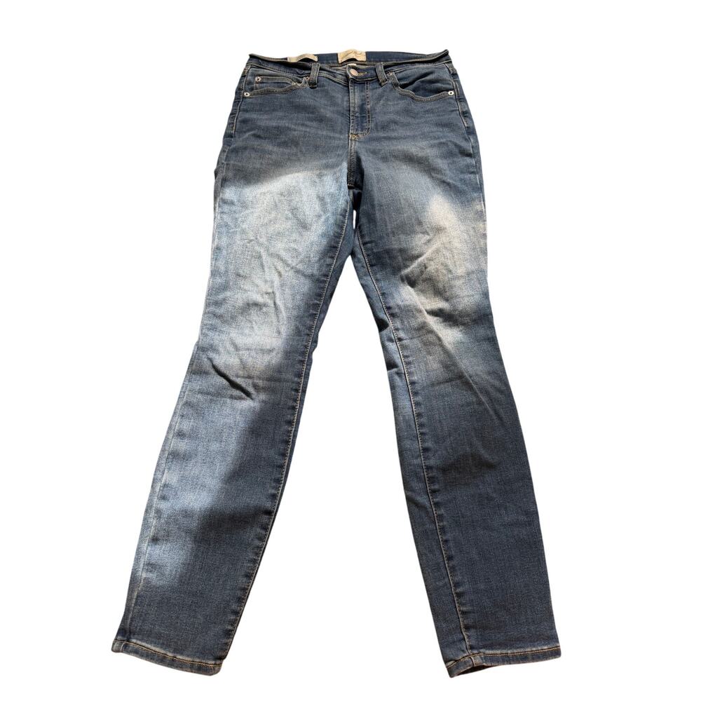Universal Thread Women’s Size 8R Medium Blue Straight Leg Jeans